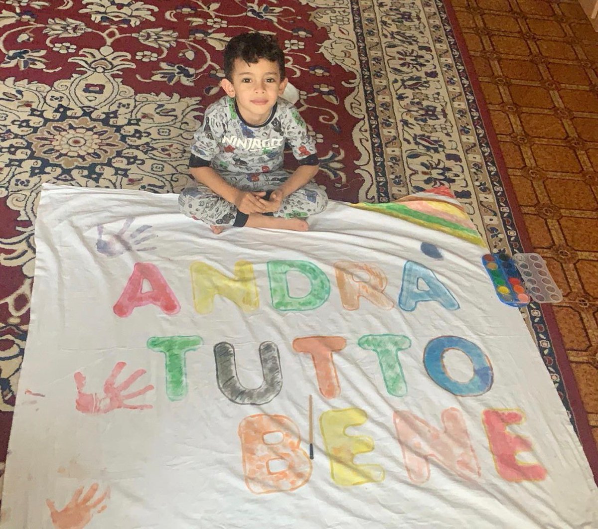 DailyMuslimIT's tweet photo. Mamma Sonia e Adam augurano a tutti noi che "Andrà tutto bene!" Ringraziamo Sonia che è stata la prima ad inviarci e aderire alla nostra iniziativa.
Faremo un articolo che pubblicheremo sul #DailyMuslim.
#quarantena #covid19 https://t.co/VmwACjEnTK