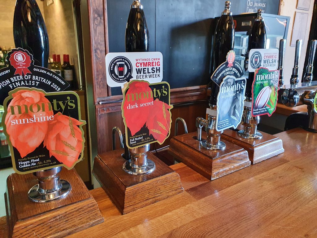 montysbrewery's tweet photo. Well as @welshbeer week draws to a close we want to thank everyone that has retweeted, reposted, shared and whatever else you do with the posts and drunk some Welsh beer for supporting us and the Welsh Brewers #trywelsh #drinkwelsh https://t.co/xY6RD60vZZ