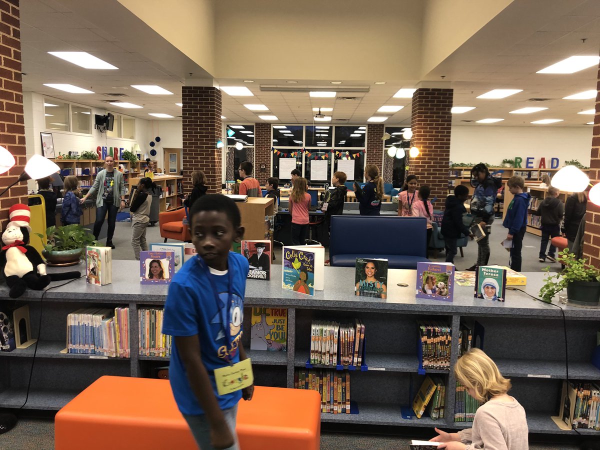 ELivermont_HCS's tweet photo. @RSE_HCS students love to read and made sure they had a book before they left today. @ElaHcs #WeLoveBooks #ExpectExceptionalHCS https://t.co/BFklSzJjQ8