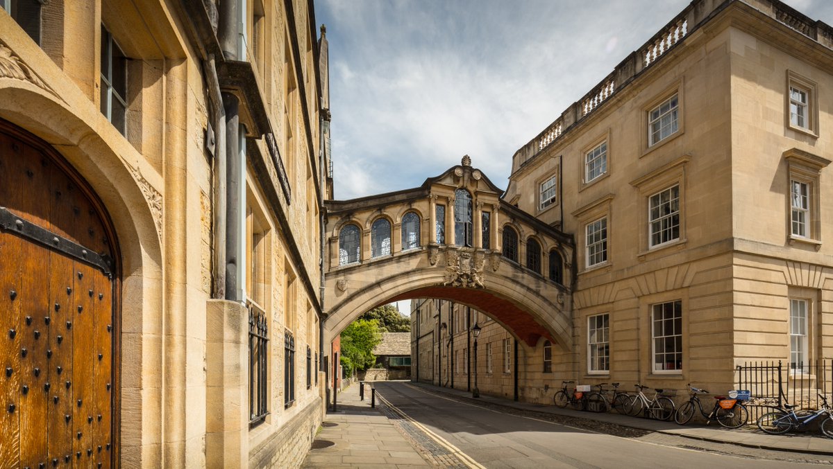 londontoolkit's tweet photo. Oxford, Cotswolds &amp; Stratford upon Avon from £145. Discover Shakespeare's birthplace and tour his town. Explore &amp; have lunch in the beautiful #Cotswolds. See dreaming spires and stunning architecture in #Oxford,  A trip to remember: https://t.co/m9eOjGxiRM #londondaytrip #daytrip https://t.co/sklx2bhiEM