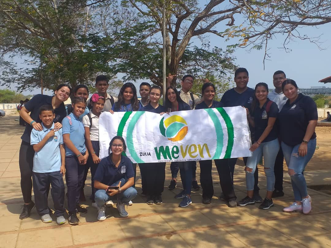 mevenzulia's tweet photo. ¡Disfrutando del deporte! Demostrando sus destrezas deportivas,estudiantes del Francisco Duarte realizan com alegria las actividades que les traen los chicos de IRBD y nuestra Sub-coordinadora Estadal @MevenRachelle https://t.co/Ml8Z6zPY7F