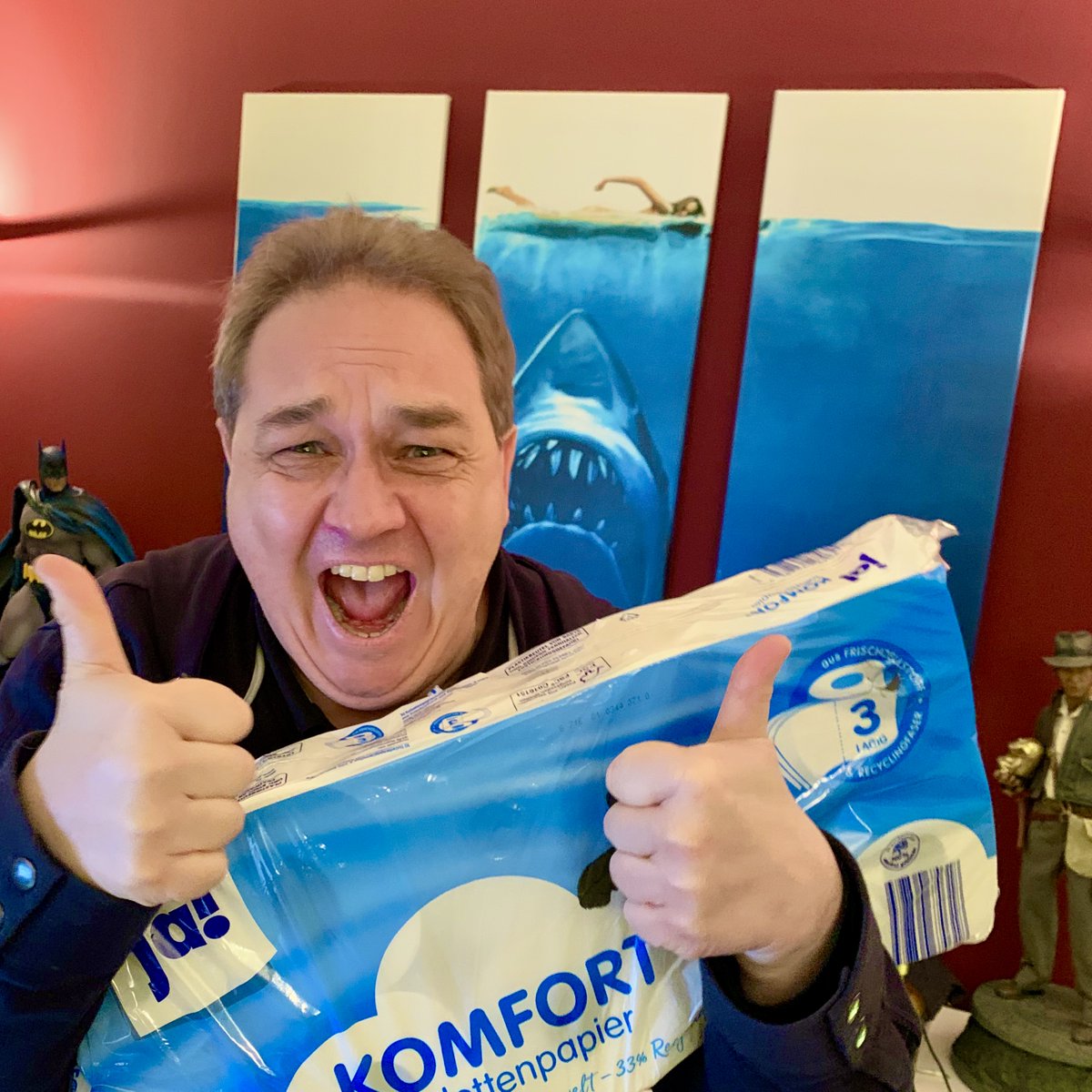 twitkalk's tweet photo. #CoronaVirusDE #FuckYouCorona #ShittingWithoutFear  #SicherheitamArsch #CleanPöter #VirenfreieKimme 
WINNER!!!11!1! 
Geh kacken, Du Virus! Ich kann dich jetzt totscheißen! 
Ich spül dich weg, Du Hurensohn! 
#LastManSitting #FingerimPoMexiko #DreiLagenGlück https://t.co/lrHBsji694