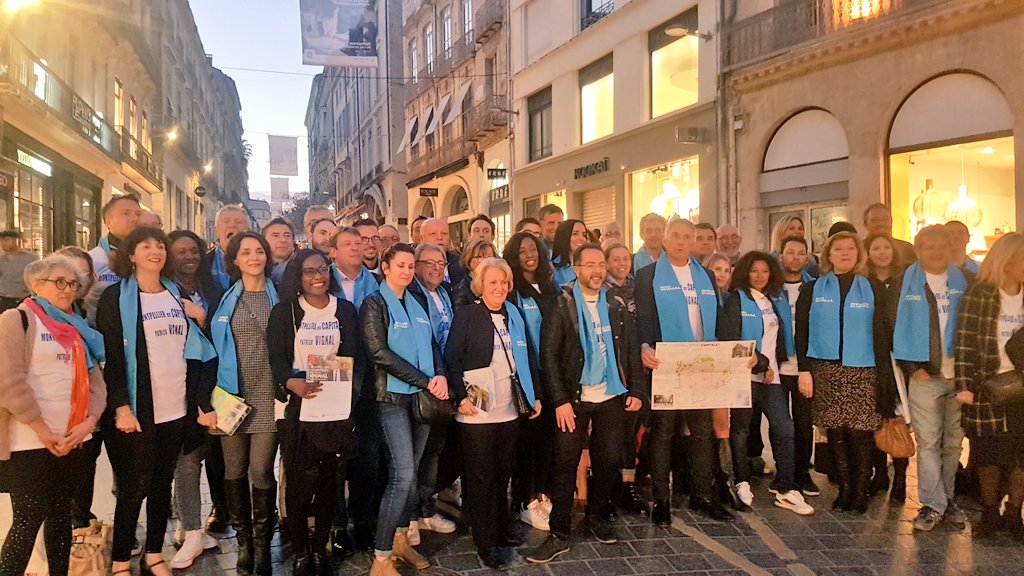 lemouvementinfo's tweet photo. #Montpellier : Clap de fin pour la campagne électorale de la liste menée par @Vignal2020 qui pose, unie, au milieu de la rue de la Loge à moins de 48h du premier tour des #Municipales2020 ! #Politique https://t.co/dNMb13Vy1h