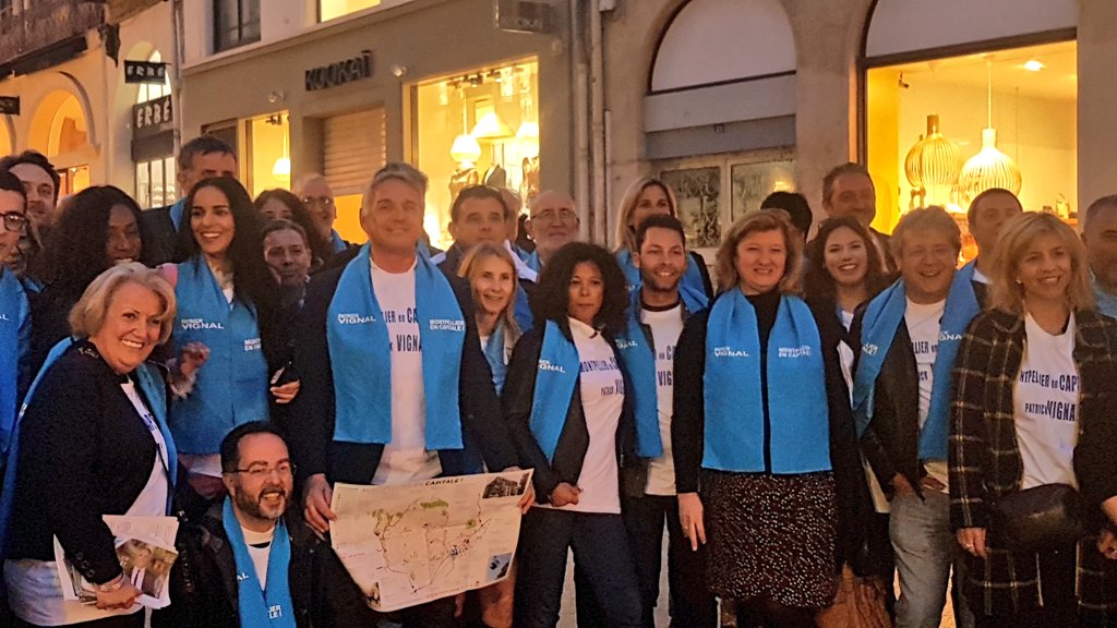 lemouvementinfo's tweet photo. #Montpellier : Clap de fin pour la campagne électorale de la liste menée par @Vignal2020 qui pose, unie, au milieu de la rue de la Loge à moins de 48h du premier tour des #Municipales2020 ! #Politique https://t.co/dNMb13Vy1h