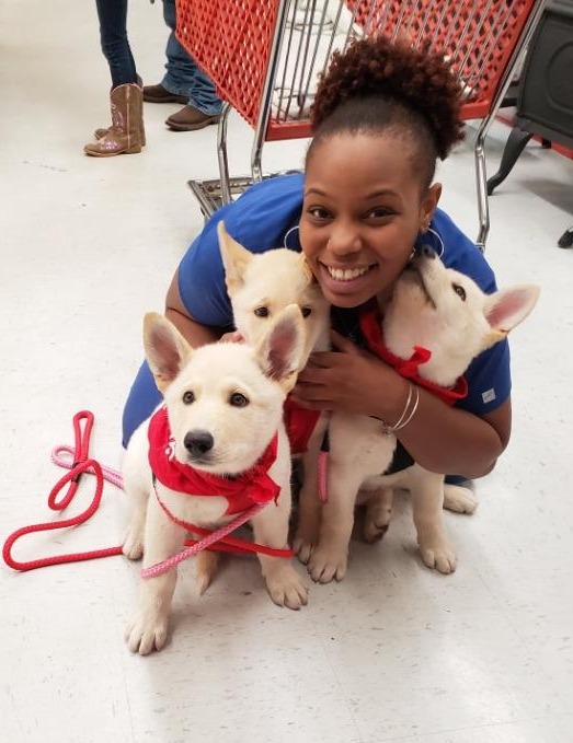 VipPetCare's tweet image. Friday puppy kisses. 😍 Share pictures of your cuties with us! #VIPPetcare #HealthyHappySafe