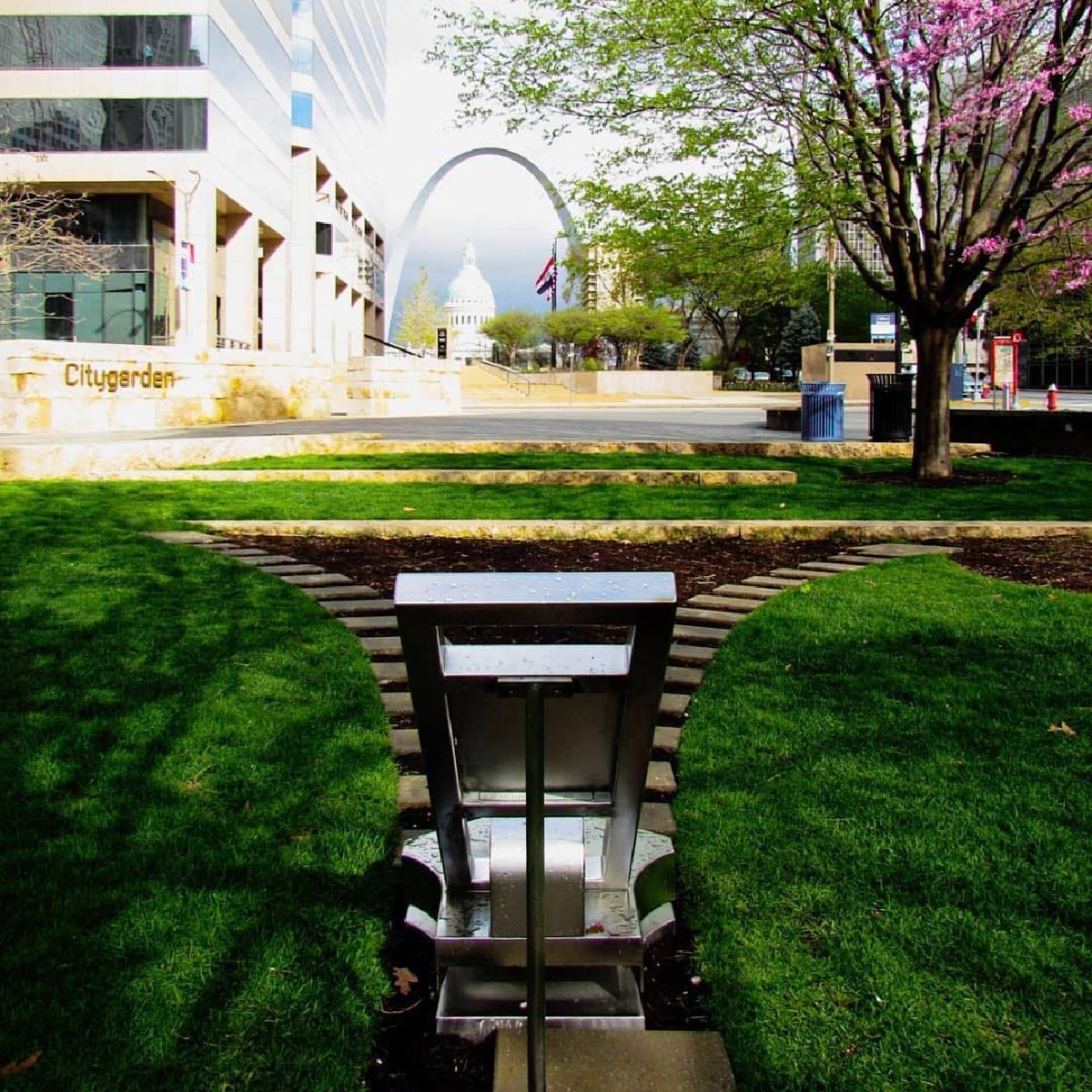 "#Travel: the best way to be lost and #found at the same time." - Brenna Smith 💐☂️

📸: <a href="/explorestlouis/">Explore St. Louis</a>