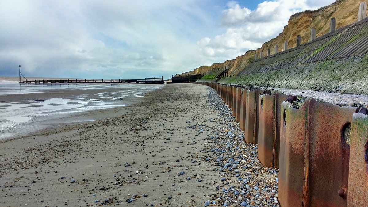 BethFootForward's tweet photo. #Weybourne to #Overstrand 
https://t.co/aESvI68pGc

https://t.co/5Pf99n8VVI

#nationaltrails #visitbritain #Norfolk #searchandrescue #uksar #volunteers #ramblers #walking #hiking #charitywalk #charitycoastalwalk #BethFootForward #longdistancewalking #endurance https://t.co/Tn5KGt1WYp
