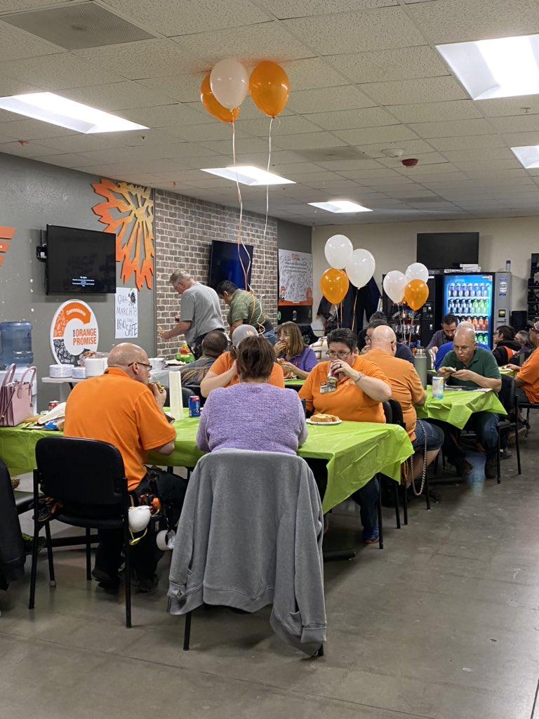 flipflopstm's tweet photo. True dedication to the associates !!!!! 180 days safe at THD 3501!! ASM Jordan grilling in the rain! @nickthd1 @lowrythd @DanielLubold @JasonPTorrez1 @MattCramer179 @Melinda11521488  #3501proud #thdsafe https://t.co/ItHfge1Fxr