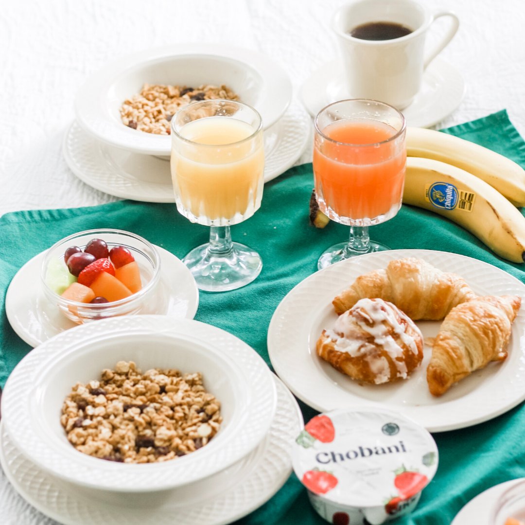 FultonLaneInn's tweet photo. The best way to kickstart the weekend —breakfast in bed. #FallintoFulton https://t.co/4AxIafKRGd