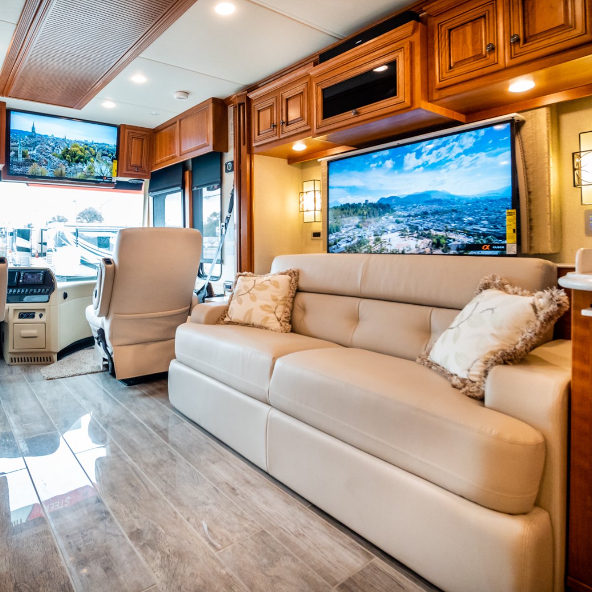 RvIndependence's tweet photo. Life rocks when your living room rolls. https://t.co/h6LnvkBBFG