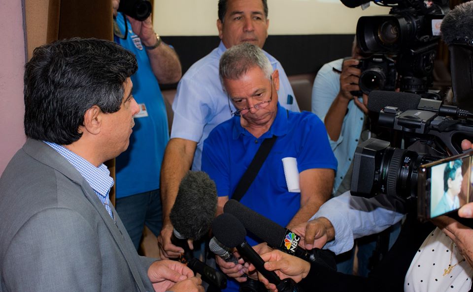 ClaudiaBE8's tweet photo. #Biocubafarma explicó a la prensa sobre su participación y preparación para enfrentar la COVID-19. El #CIGB tiene todas las capacidades para suministrar interferón al Sistema Nacional de Salud @UJCuba @AlmaCujae @IsriUjc @CIGBCuba @MartaAyalaAvil2 @EdMartBCF @DiazCanelB @DanhizDP https://t.co/zLdqPFM0TC