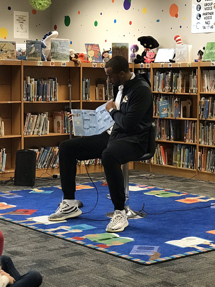TeamMossRBE's tweet photo. We enjoyed listening to @LBowers_21 this afternoon as a local celebrity for Reading With the Stars! #rwts #readweek #wearerbe https://t.co/1CtPL4c5pf