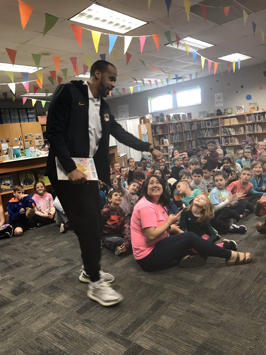 TeamMossRBE's tweet photo. We enjoyed listening to @LBowers_21 this afternoon as a local celebrity for Reading With the Stars! #rwts #readweek #wearerbe https://t.co/1CtPL4c5pf