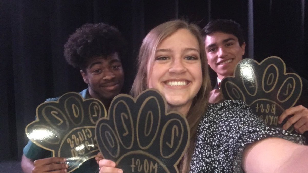 ThePelhamWayTF's tweet photo. @Coachspringfiel @dadams1981 @PELHAM_AD @PelhamAthletics Class Clown, Most Intelligent, Best Dressed - WHO’s WHO c/o 2020 #trackletes https://t.co/RSN2iE6Nrg