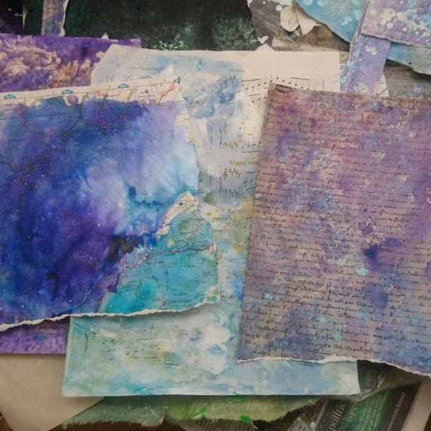 OngarArtSociety's tweet photo. Many thanks @LynAilsa for a fab #demo using #watercolours & #collage to create a beautiful bluebell woodland. She painted first using #watercolour then using a variety of painted papers recreated it in #collage. Great result!
#ailsalyn #artistdemo #ongarartsociety https://t.co/1vH8KM3LaY