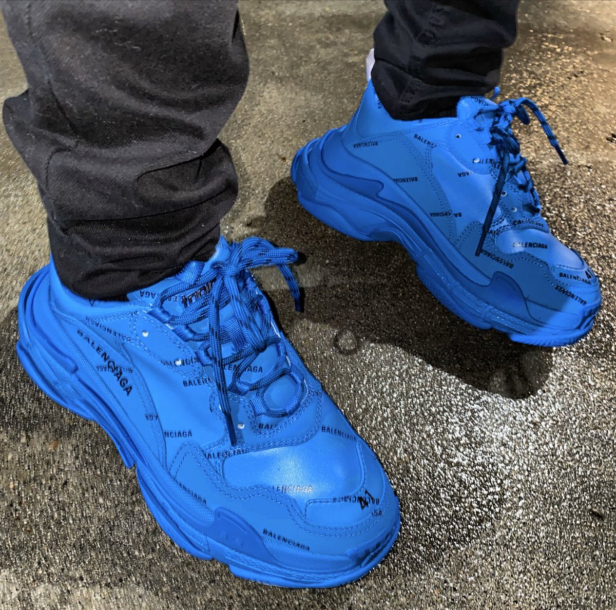 JayDaYoungan's tweet image. 💙💙these  @balenciaga all purpose fr 🐐 #PerkyActivated