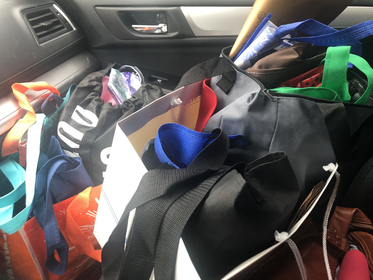 WhitsonJessica's tweet photo. A huge THANK YOU to the @EDWalkerWolves community and those who support us. We asked, you rallied and in 12 hours you provided 500+ reusable bags for our students. We 💙 you! #DISDPROUD @dallasschools @EDWalkerSports @WTWLonghorns @WTWHighSchool https://t.co/SigDYkGpr5
