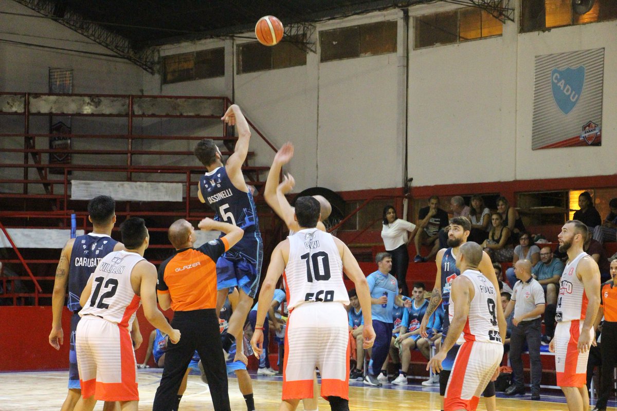 HAY BÁSQUET 🏀⠀
⠀
➡️ La CABB dio marcha atrás y todos los encuentros de esta noche por el Torneo Federal se jugarán a puertas cerradas.⠀
⠀
⌚ El juego comenzará a las 22.30hs.⠀
⠀
💻 Seguilo por el streaming oficial: youtube.com/watch?v=A80DKf…