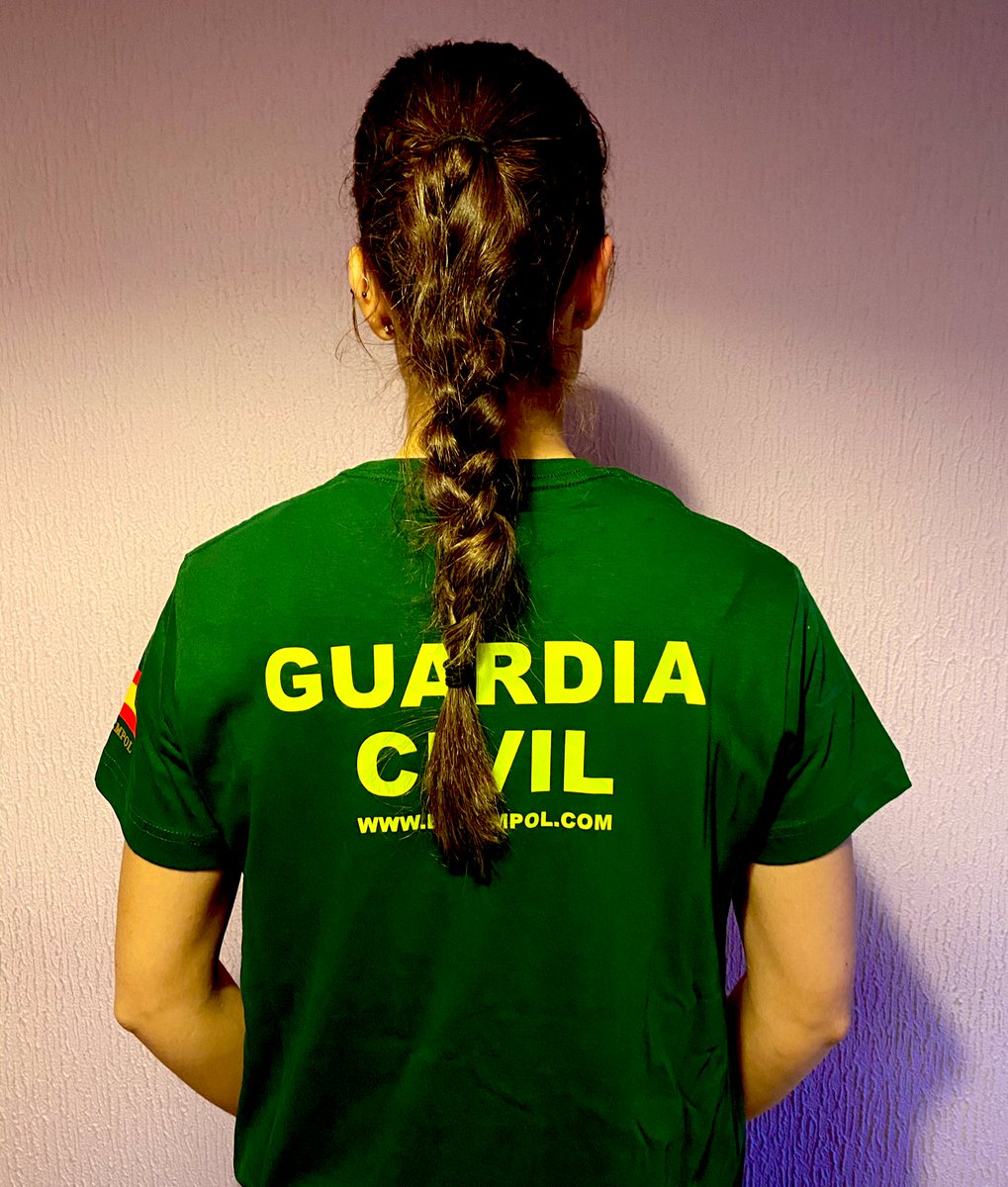Llegar a casa y encontrarme con este regalo de mis amigos de <a href="/BENEMPOL/">BENEMPOL</a> , un placer haber formado parte de esta gran familia, gracias de corazón por el detalle, sin duda los mejores 🇪🇸💚