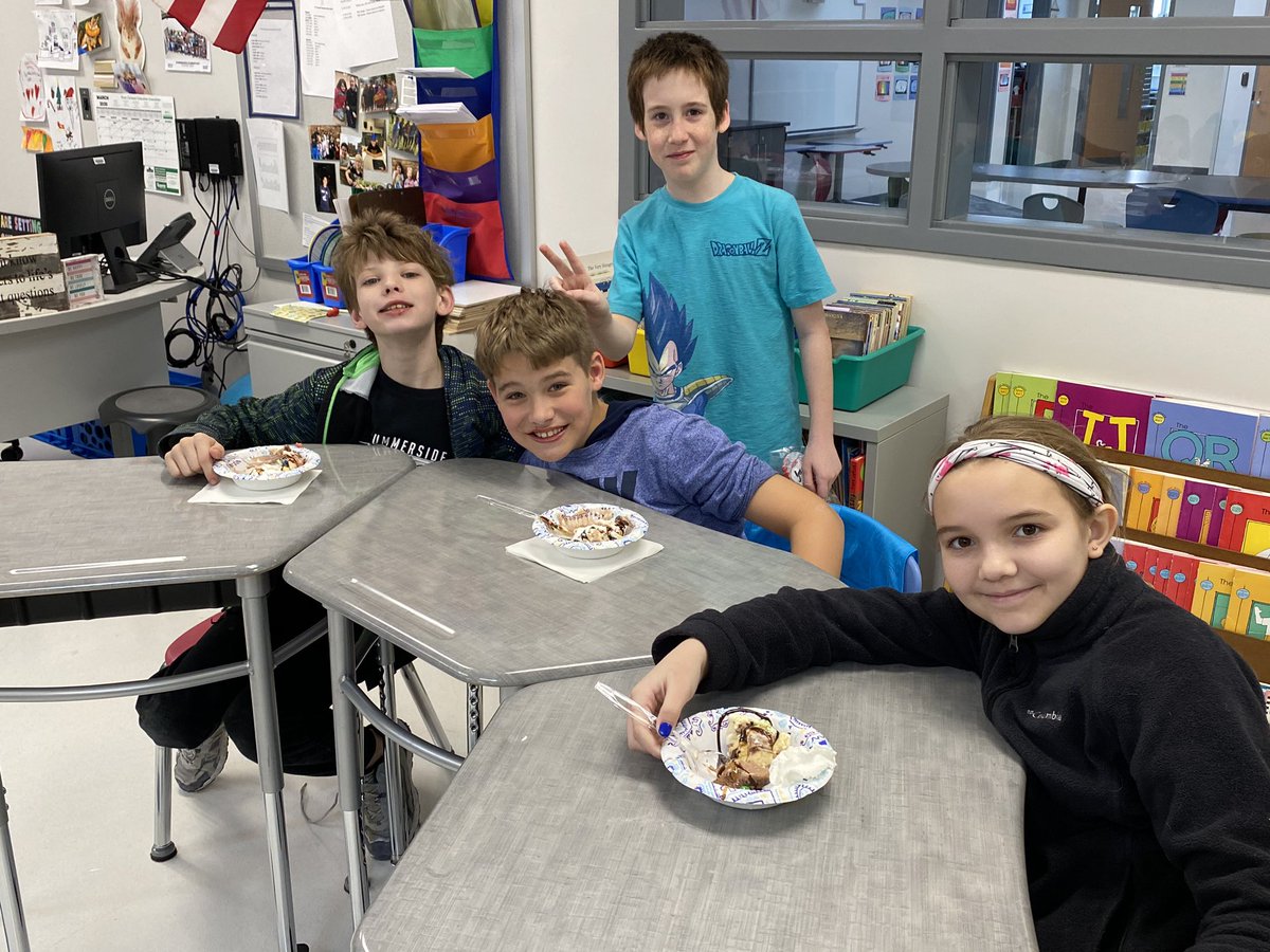 RachelHain2's tweet photo. With all the stress surrounding today, it’s nice to take a break and enjoy a sweet treat! I love my @SummersideElem family! @lisacourtney_ @mmcdavidson @WestCler #WCConnect #LoveWC https://t.co/ufNqk8C1Au