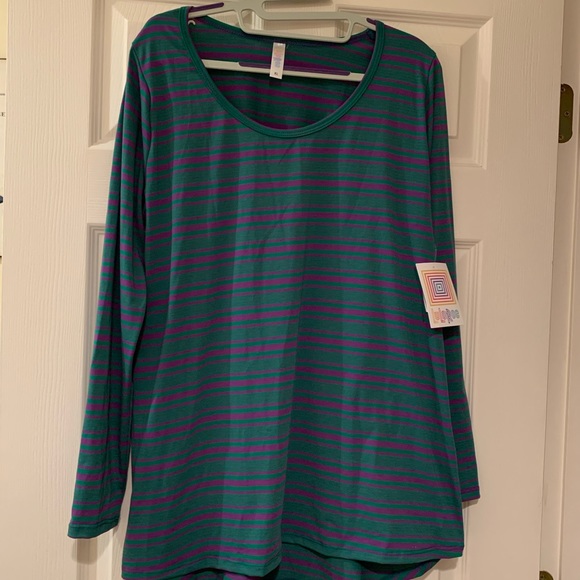 jbunae's tweet photo. So good I had to share! Check out all the items I'm loving on @Poshmarkapp #poshmark #fashion #style #shopmycloset #chicos #lularoe: https://t.co/XRs4eMDt6b https://t.co/Ap22BjcfPy
