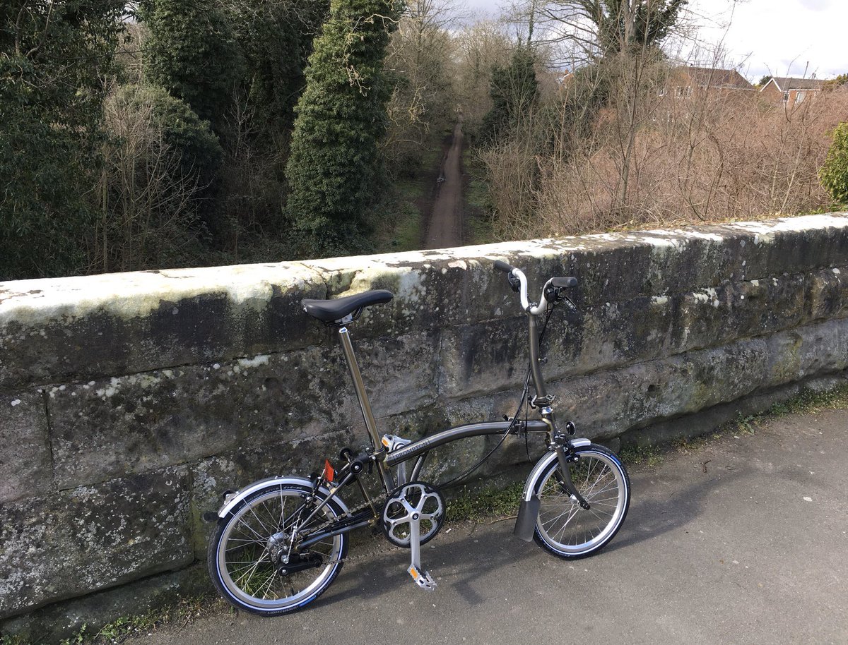 KirkStan's tweet image. Great couple of hours revisiting the old disused railway cycle paths around #Wetherby #Spofforth #Linton #Collingham earlier today. Giddy as a kid in a sweetshop aboard my New Special #LeapYear #LeapYear2020 15th Birthday present! @BromptonBicycle #M6L #RawLacquer 👍 😊