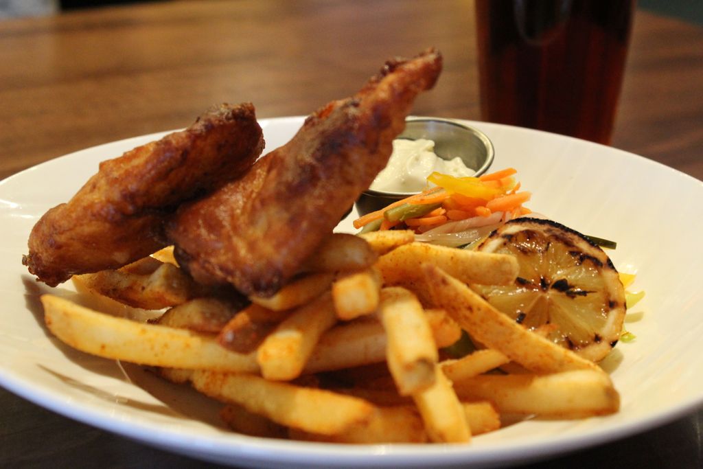 Strapped for time? We’ve got you covered! Swing by today for our fast and delicious $11 Express Lunch special: the 2 piece Alaskan cod and chips.