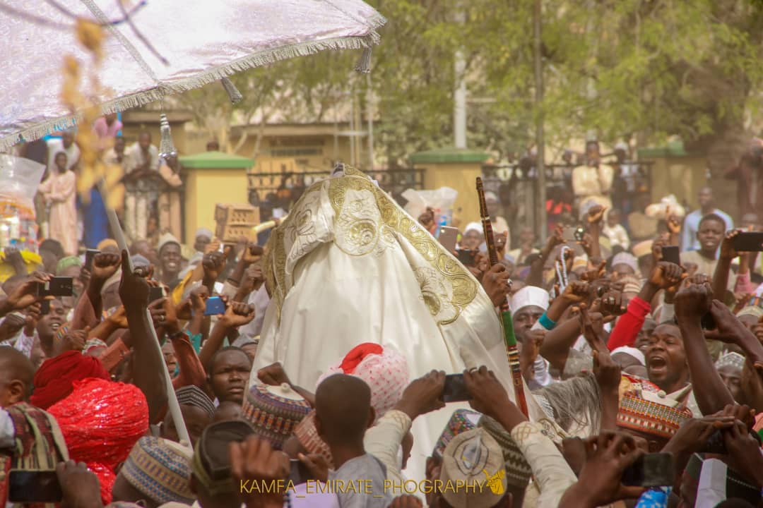 Mai Martaba San Kano. Allah ya kara lafiya HRH Aminu Ado Bayero✊✊✊