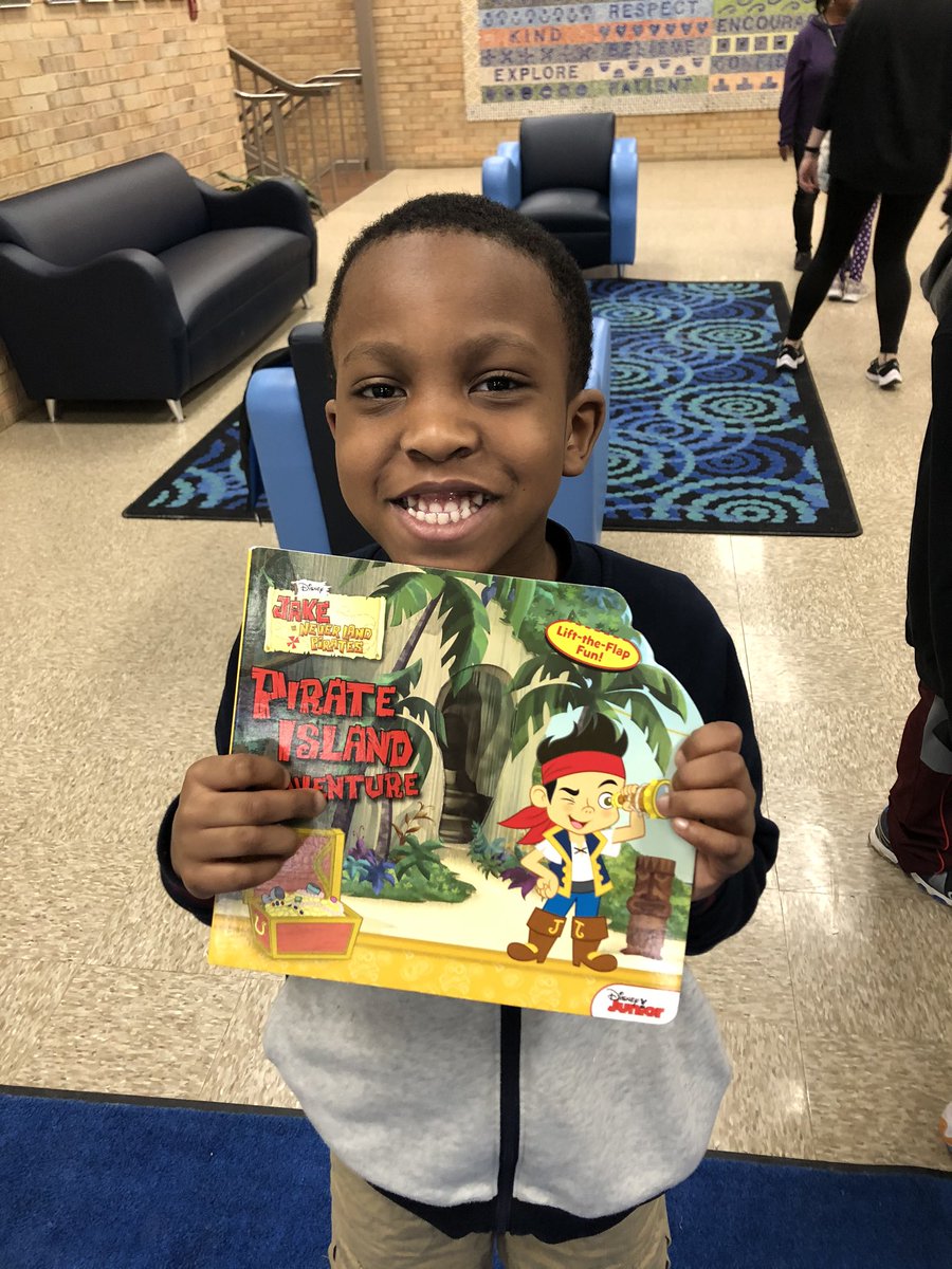 MrsRothTCS's tweet photo. These @ChatsworthSch Champs are all smiles as they pick books from the book machine today! 😍📚❤️#ChatsWORTHY #CapableConnectedAndSecure #fortheloveofreading https://t.co/vyhgypow01