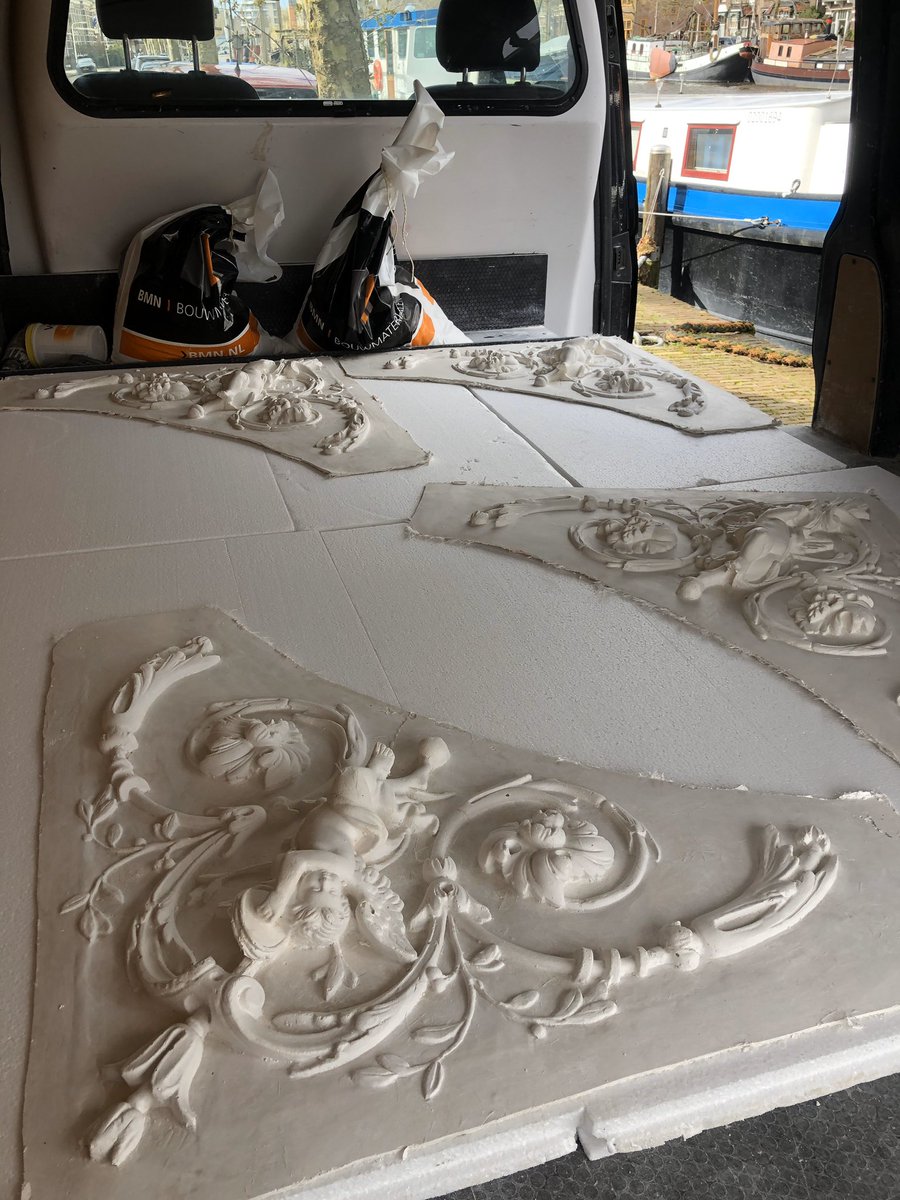 DanielOudman's tweet photo. Voorbereiding voor een prachtige klus. Ornamenten gereed.
#ubboemmiussingel #Groningen
Rozet van bijna 2 meter! 1 van de 5 plafonds. In samenwerking met @Olphiestuc #erfgoed #orgineel #traditioneel #opbouw #stucanet #rozet #ornament #oudman https://t.co/vFxan5G8Ke