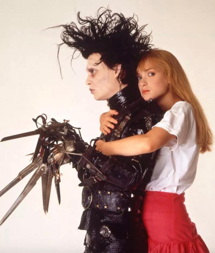 IMDb's tweet photo. #FBF with Johnny Depp and Winona Ryder in #EdwardScissorhands (1990) ✂ https://t.co/p0q23kAuBh https://t.co/vzbE2DggF0