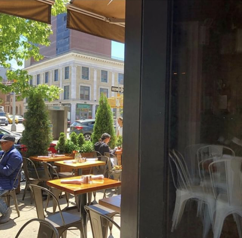 CornerSocialNY's tweet photo. A little Vitamin D😉🌞💛📱@darylfoster  #cornersocial #harlem #newyork #uptown #lunch #dinner https://t.co/qETZL6X71W