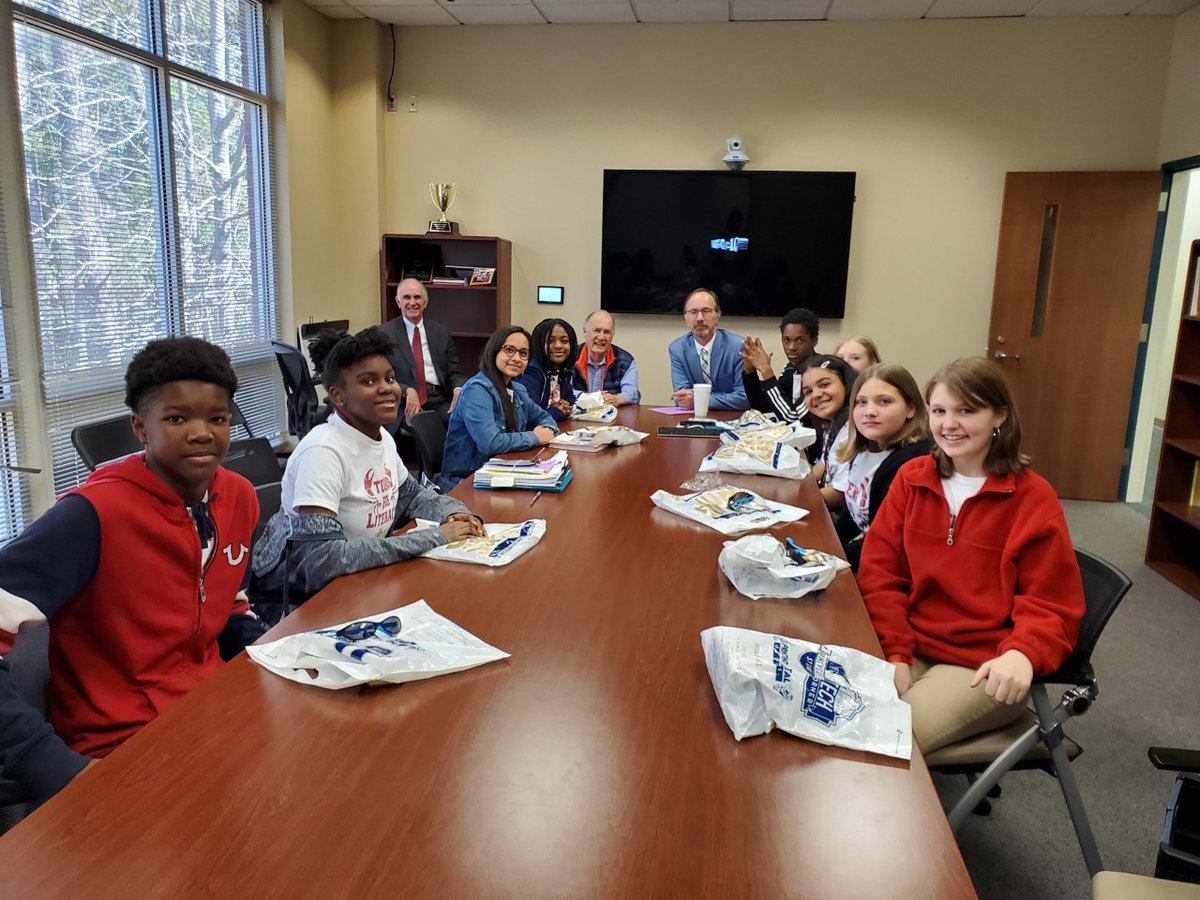 IsleOfHopeSTEaM's tweet photo. Ms. Alston's "Teens for Literacy" team attended a meeting for discussion with director Dr. Linda Ann McCall, and they also held a meeting with Georgia Southern University Armstrong professors in our Isle of Hope main conference room. https://t.co/Bf7gPy4jlO