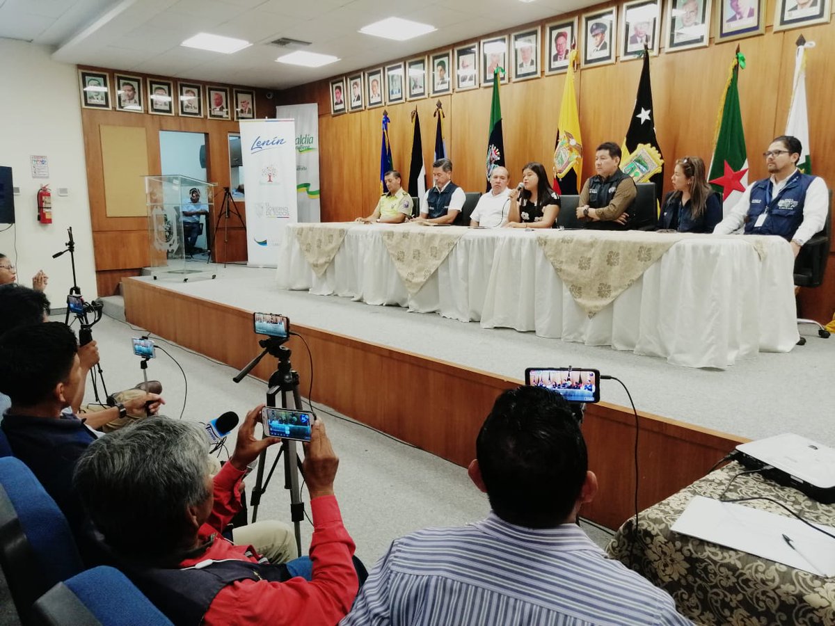 DPS_LosRios's tweet photo. En la provincia de #SantaElena se desarrolla rueda de prensa liderada por @datzania85 de @gobersantaelena para informar sobre las acciones de prevención del #Coronavirus #COVID19 que emprende #ElGobiernoDeTodos y los exhorta a mantenerse informados por canales oficiales. https://t.co/zFRxdkmX2W
