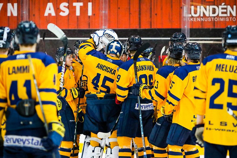 LukkoU20's tweet photo. Hyvä katsoja, kannustaja, yhteistyökumppani, talkoolainen ja seuraihminen. Lämmin ja iso kiitos kaudesta 2019-20!
#Lukko #ASMfi #JokaPäivä https://t.co/T3NreBqakB