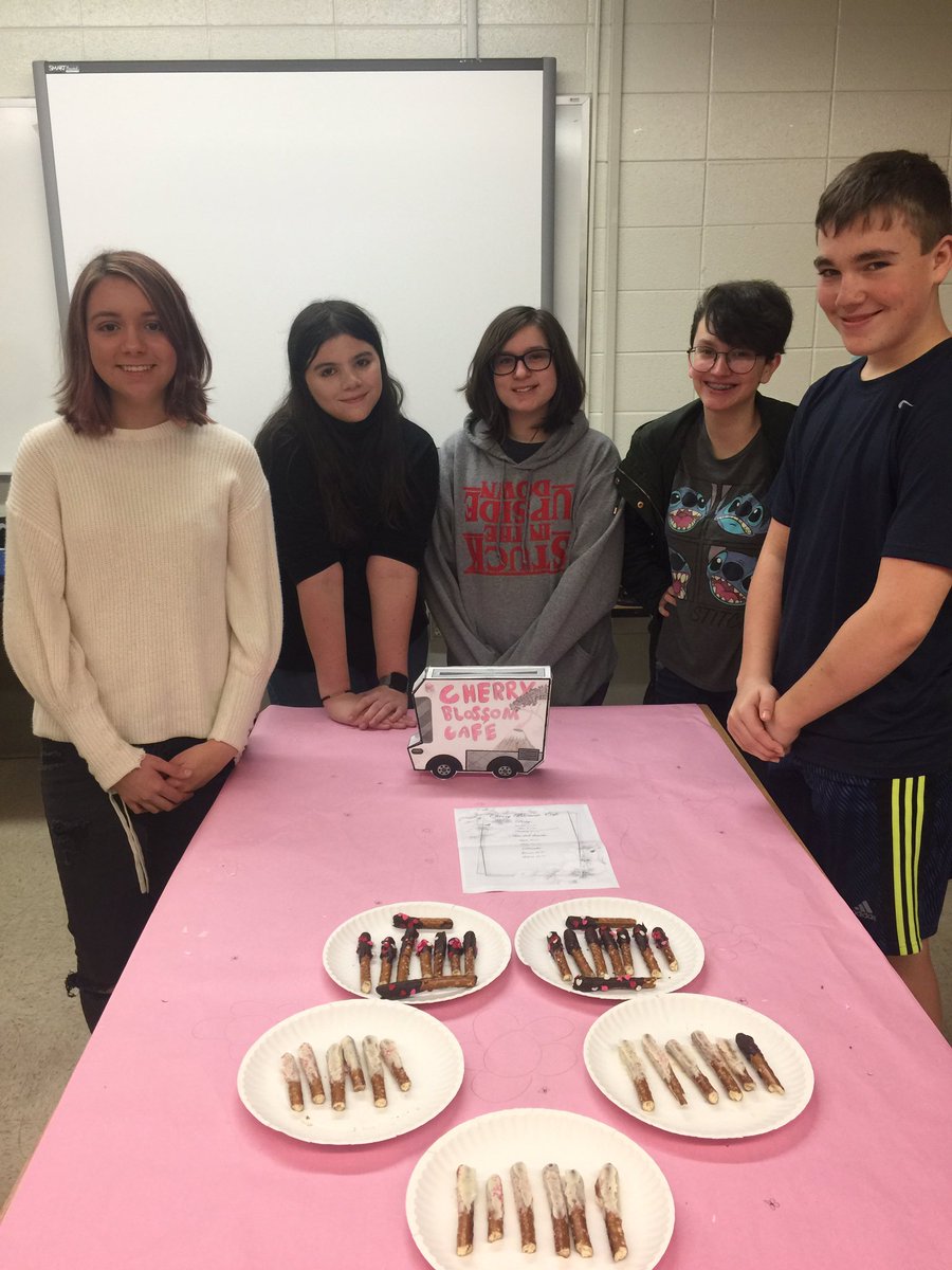 Georgia08181956's tweet photo. 8th grade food truck assignments were a great success! #STEM @Prin_Santoro @WoodstockMS https://t.co/7qquwiPe2h