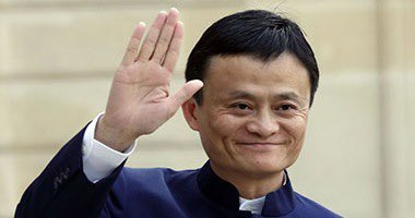 مالك شركة (علي بابا) يتبرَّع ب 114 مليون دولار لشراء معدات طبية، و 14 مليون دولار لتطوير لقاح لمواجهة #فيروس_كورونا ؛
بينما هناك تجار (يؤمنون بالله واليوم الآخر) رفعوا لتر المُعقِّم من 30 ﷼  إلى ما يزيد عن 200 ﷼ !!.
حسبنا الله ونعم الوكيل .
.
.
#فيروس_كورونا_المستجدّ #كورونا