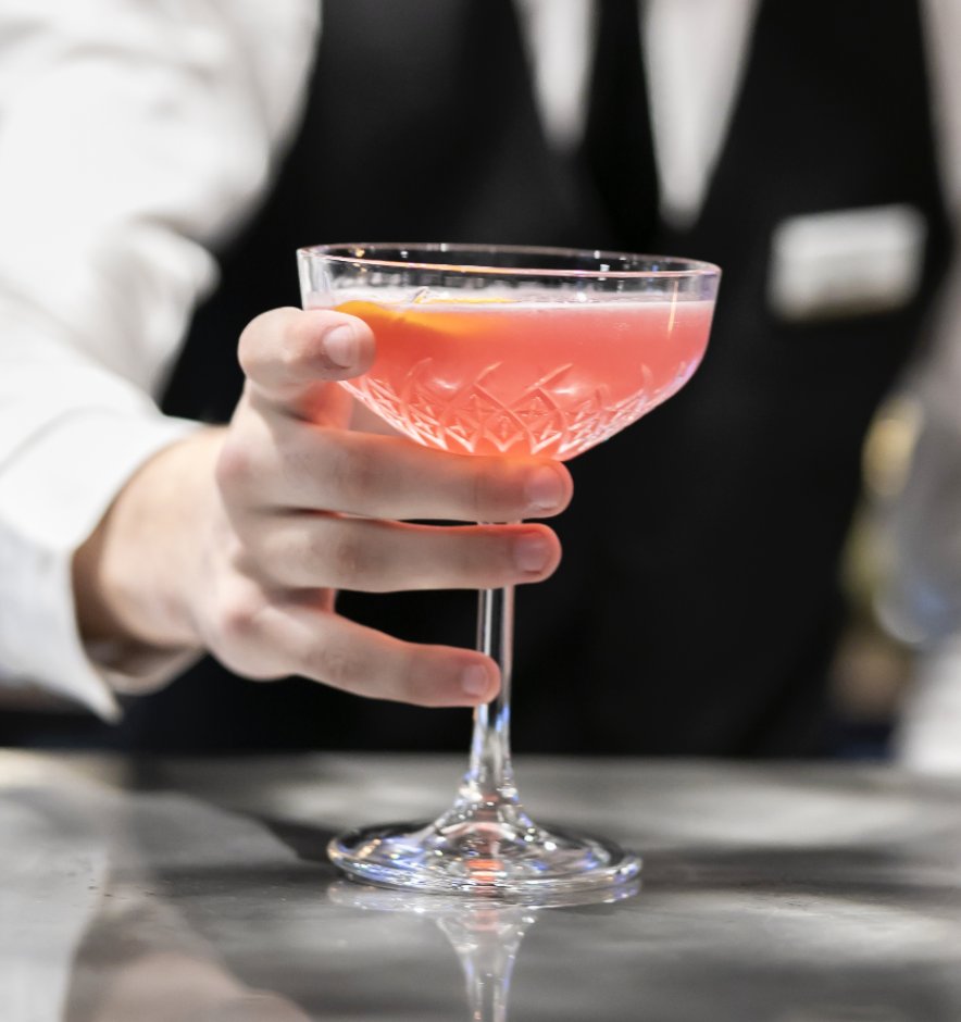 Everybody loves a well-mixed drink with a bit of flair! 😉 Ever fancied trying your hand at mixing your favourite cocktails yourself? 🙋‍♀️

Join us for a Cocktail Making Masterclass for just £50 per person! 🍸

Find out more ➡️ ow.ly/vO7j50yL3rx