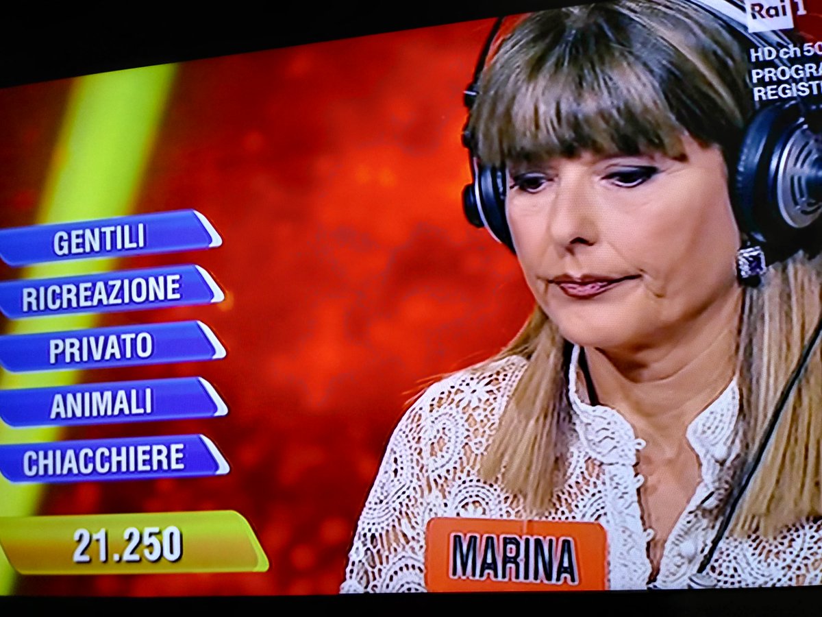 InsinnaFans's tweet photo. Marina è la nuova campionessa e vince 21.250 euro indovinando la parola della ghigliottina che stasera è: CORTILE! #Monica #LEredità https://t.co/NEnQiSHqyI