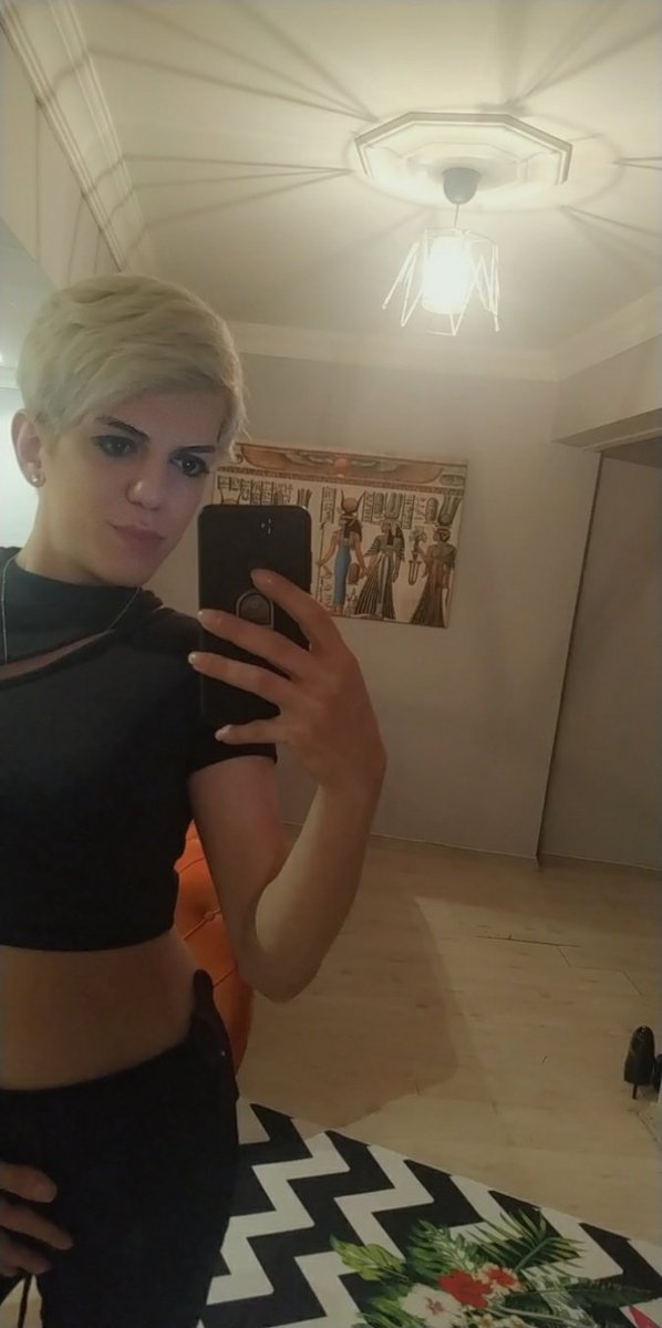 Ben esin sexi ve ateşli travesti...
#sislitraveﬅi