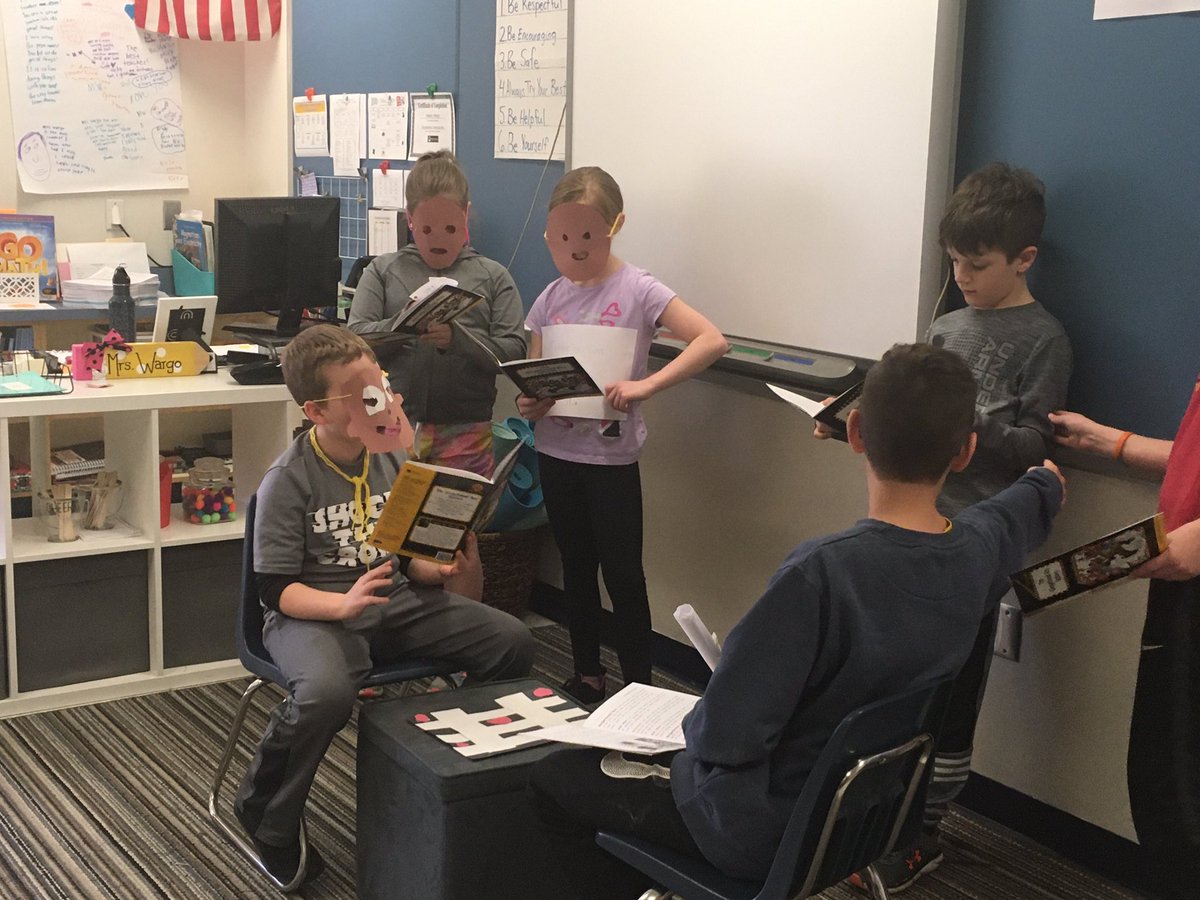 KatelynWargo's tweet photo. We love Reader’s Theater week! #thegingerbreadboyuptown @BmeCmsd https://t.co/lfttQ314qA