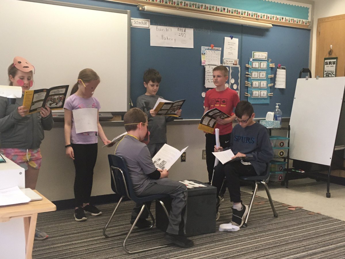 KatelynWargo's tweet photo. We love Reader’s Theater week! #thegingerbreadboyuptown @BmeCmsd https://t.co/lfttQ314qA