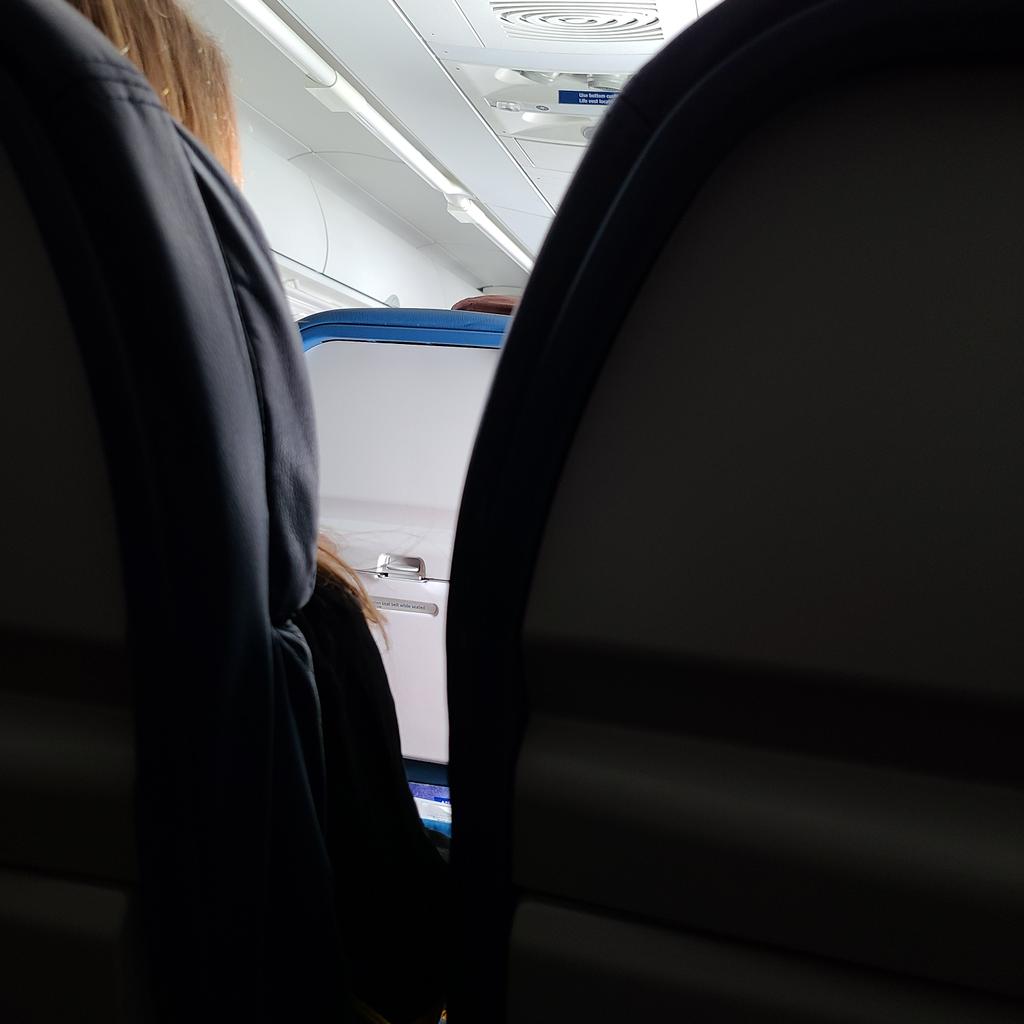 leadSU's tweet image. Flew @Delta today. 
Packed plane.

#deltastrong