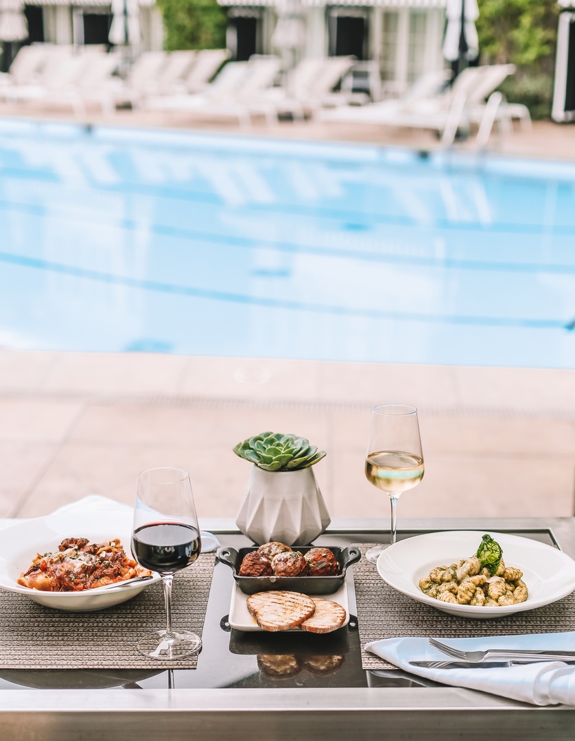 beverlyhilton's tweet photo. Offering pool views and chic décor, CIRCA 55 reinterprets California classics with a menu that is market-fresh and locally sourced. #BeverlyHilton #CIRCA55 https://t.co/6cPVxQm8fI