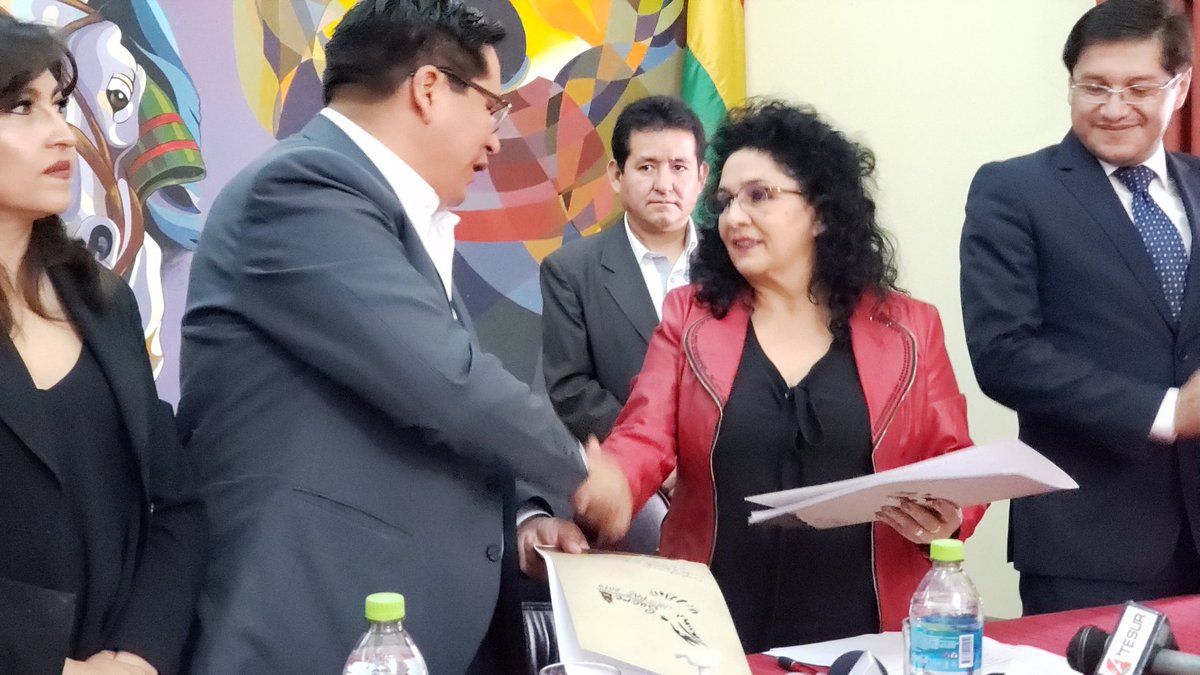 Respaldamos la consolidación del parque Cretácico como el atractivo turístico más importante del país. #Fancesa y el  Gobierno Municipal de #Sucre, firman el Contrato de Comodato por 20 años para que este destino turístico, amplíe su infraestructura.