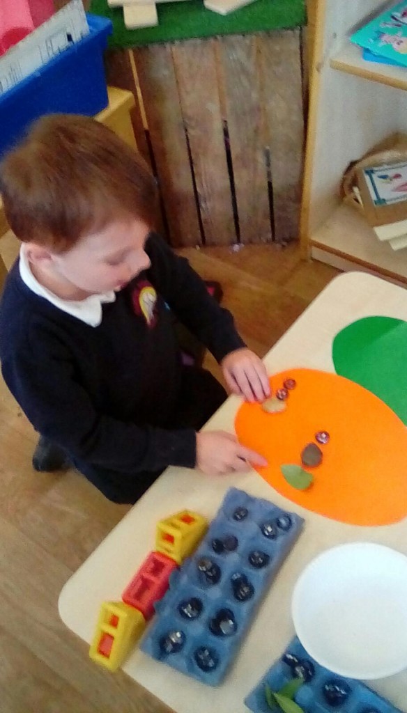 GA_Bury's tweet image. Afternoons in Reception.....busy busy busy...counting, sorting, matching, making patterns...#busybees #needarest