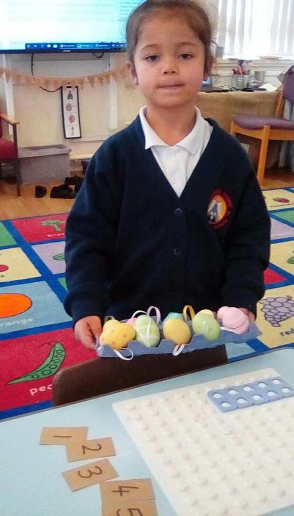 GA_Bury's tweet image. Afternoons in Reception.....busy busy busy...counting, sorting, matching, making patterns...#busybees #needarest