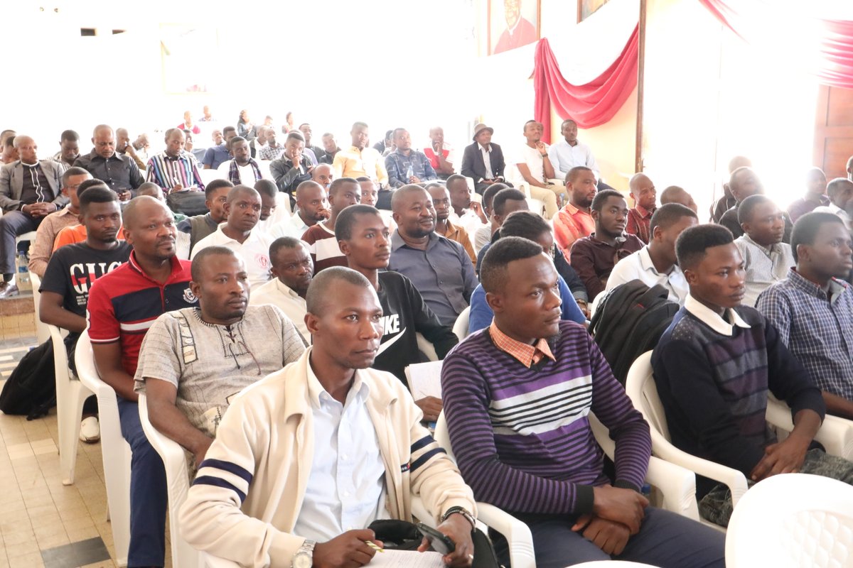 ucbukavu's tweet photo. L'analyse du fonctionnement des institutions politiques de la RDC au centre d’une conférence animée par le Docteur Paterne MURHULA et l’Honorable Alfred MAISHA
#bestuniversity #drcongo🇨🇩🇨🇩 #gbm #droit #economie #architecture #medecine #sciences #sciencessociales #agronomie #UCB https://t.co/glK0bbqjL0