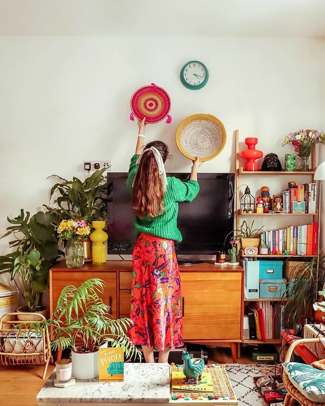 shinythoughts's tweet photo. [gifted items] So how do we feel about a little installation up here? 🤷🏻‍♀️ I’m thinking of a series of circular objects I love arching over from the top of the ladder shelf? 🕑🔴🟡🟠 The BF says no but if enough of you vote ‘YES’ below then maybe I can … https://t.co/FvyeZ02Inr https://t.co/oCg38rLDya