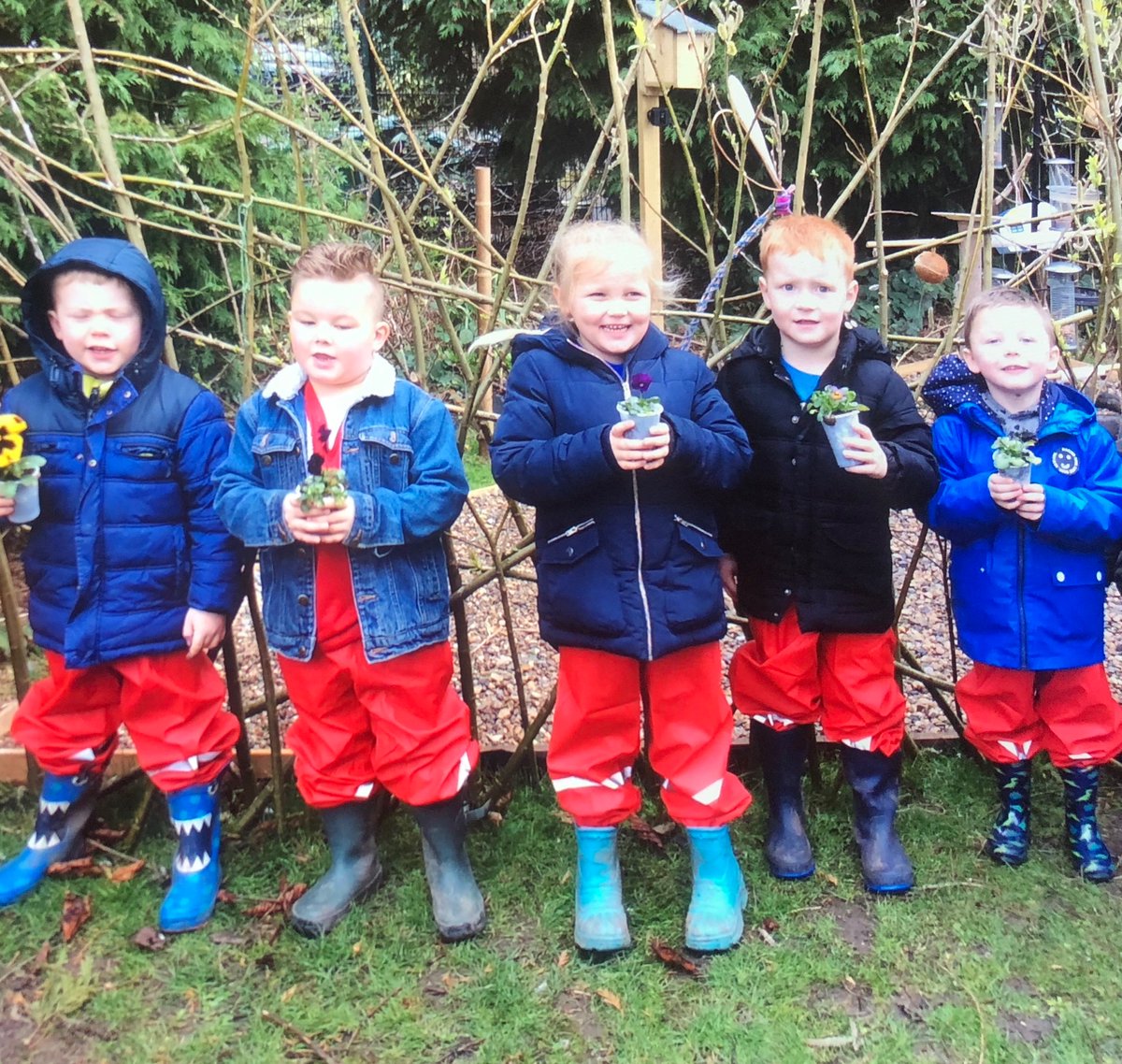 BillinghamSth's tweet photo. Reception children had lots of fun in the garden, helping to pot some very special flowers this morning. https://t.co/yY83cPuKk1